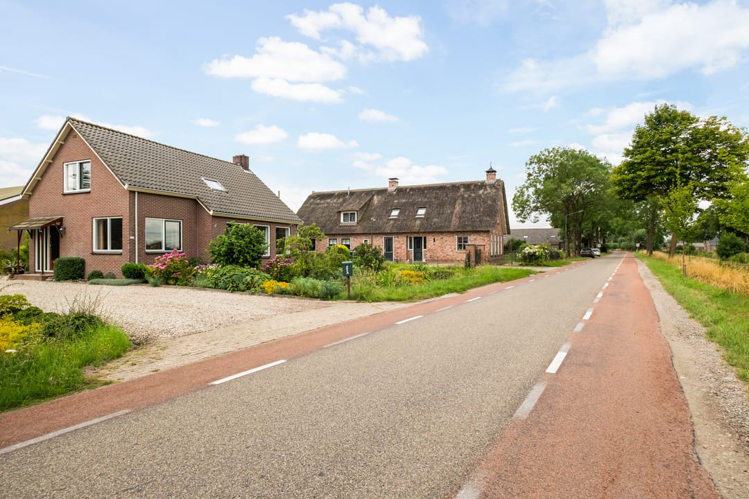 Photo 13 of Benedeneind ZZ 401-A