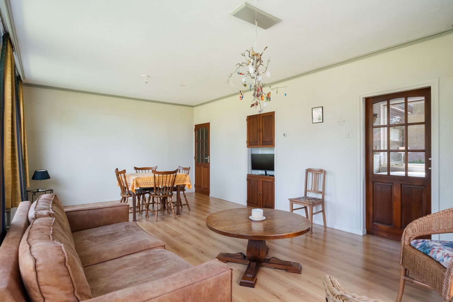 Photo 19 of Benedeneind ZZ 401-A