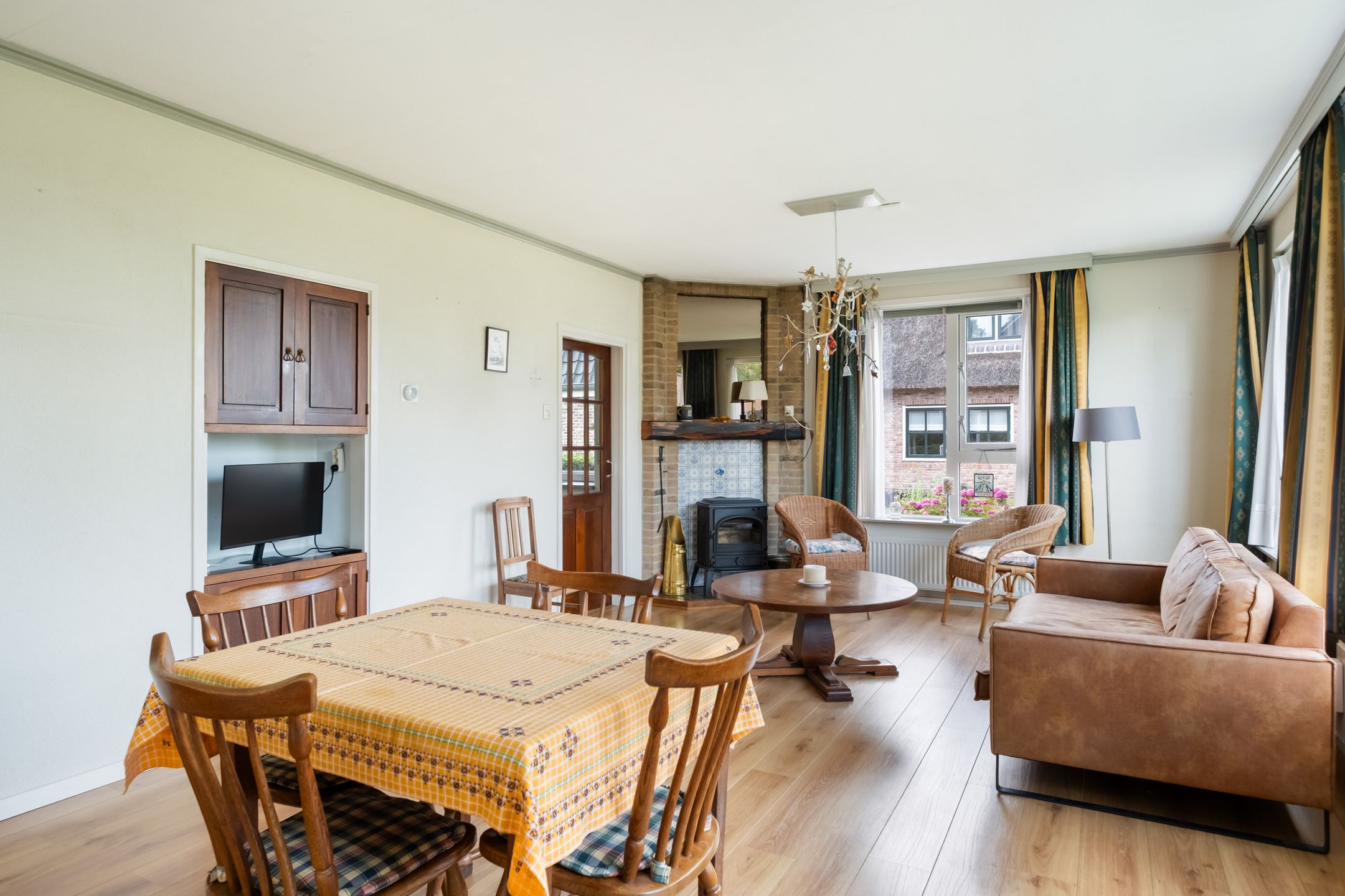 Photo 21 of Benedeneind ZZ 401-A