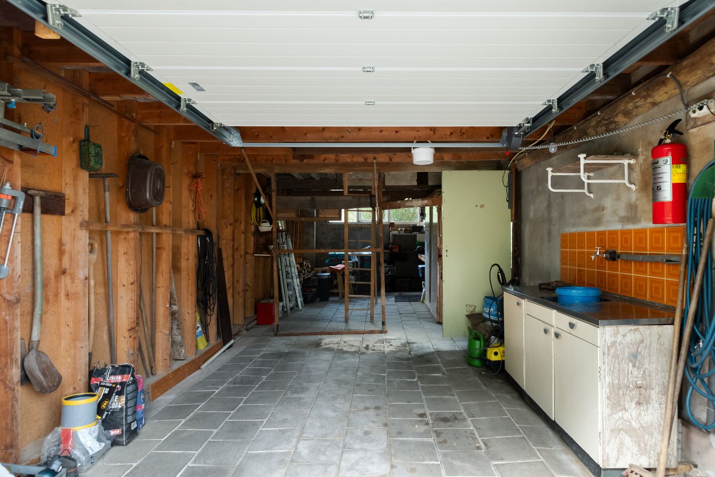 Photo 55 of Benedeneind ZZ 401-A