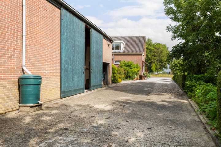 Photo 58 of Benedeneind ZZ 401-A