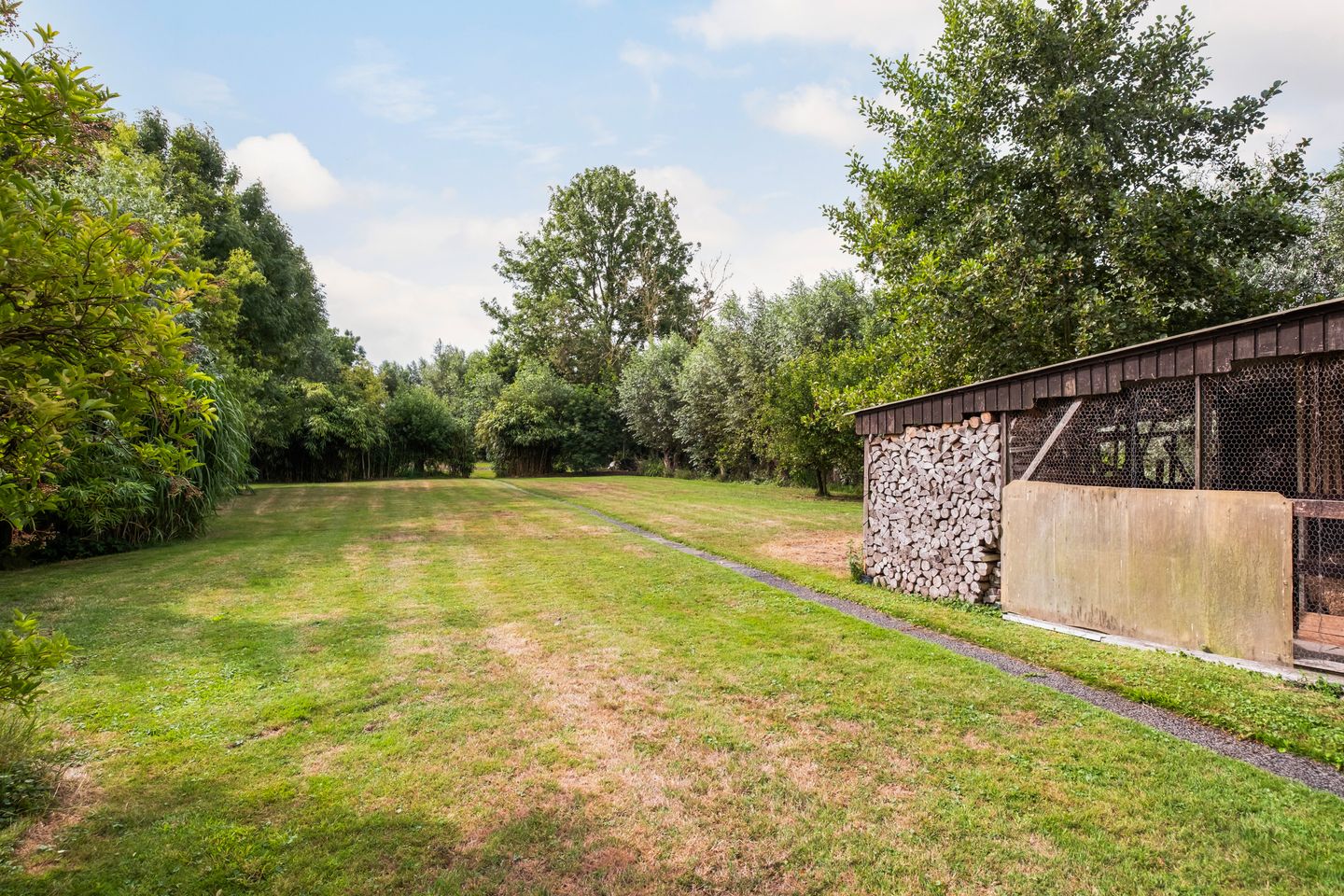 Photo 59 of Benedeneind ZZ 401-A