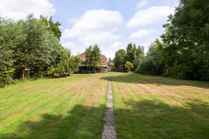 Photo 61 of Benedeneind ZZ 401-A