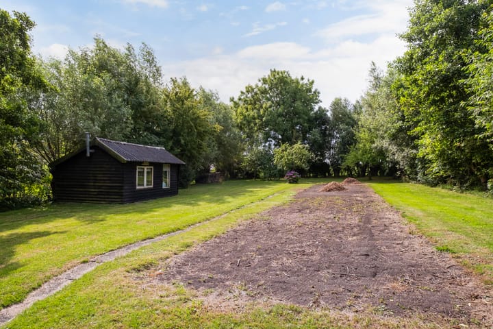 Photo 62 of Benedeneind ZZ 401-A