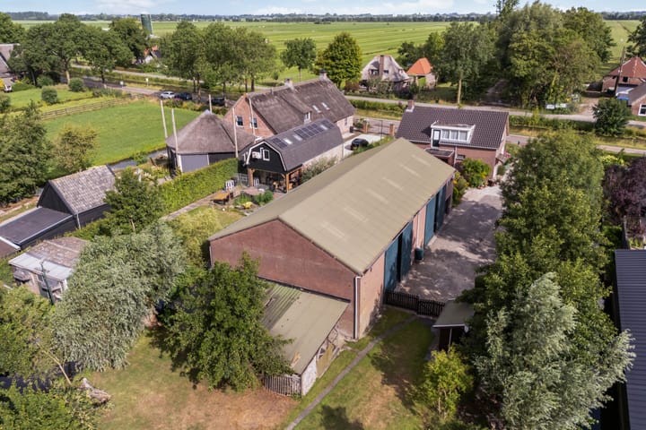 Photo 66 of Benedeneind ZZ 401-A