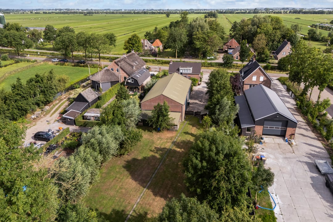 Photo 67 of Benedeneind ZZ 401-A