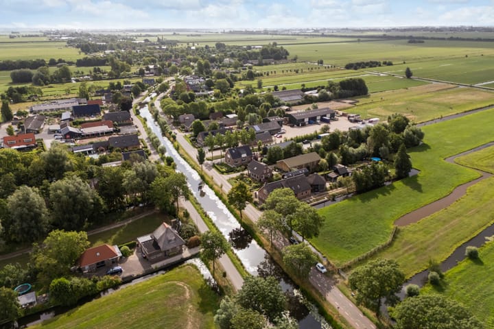 Photo 71 of Benedeneind ZZ 401-A