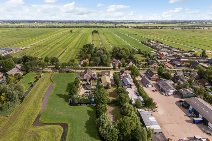 Photo 72 of Benedeneind ZZ 401-A