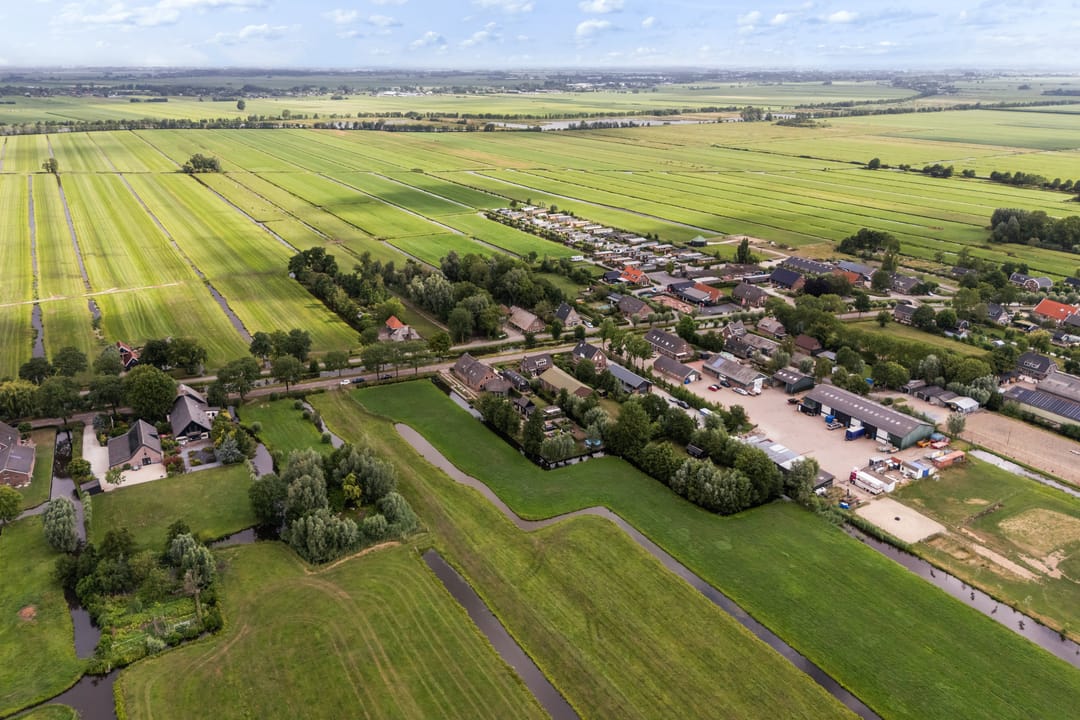 Photo 73 of Benedeneind ZZ 401-A