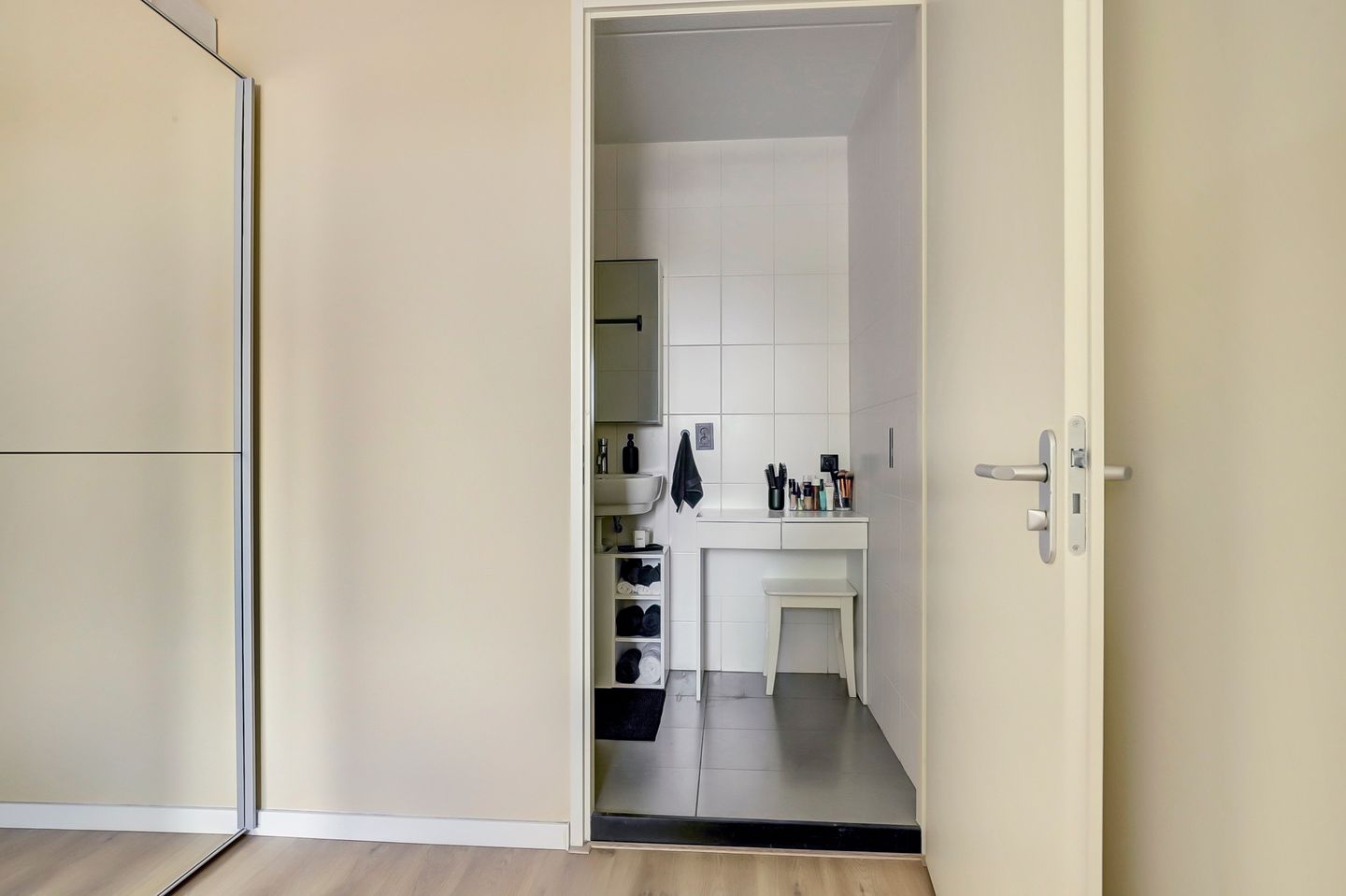 Photo 14 of Minister Talmastraat 24-C