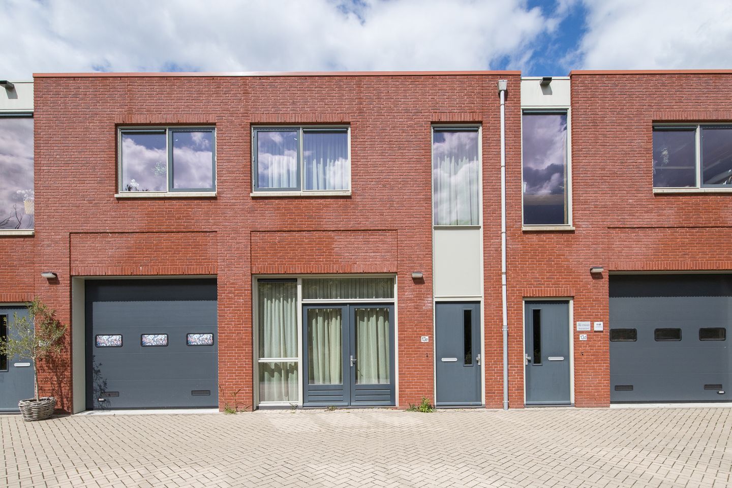 View photo 1 of Plantageweg 13-e