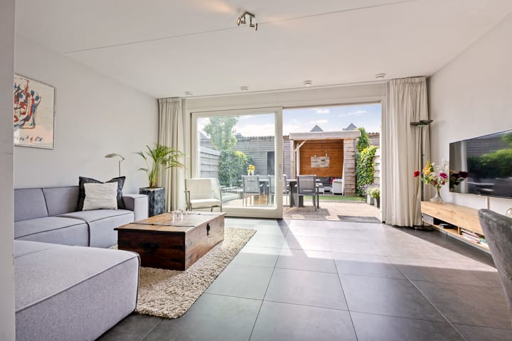 Photo 4 of Poelruitstraat 26