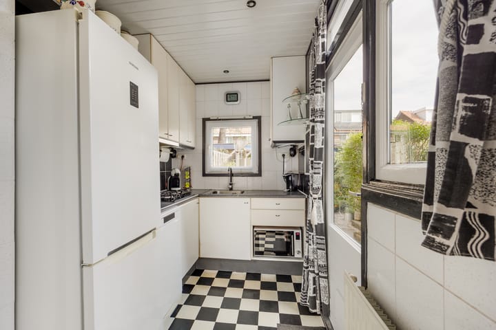 Photo 11 of Buys Ballotstraat 40