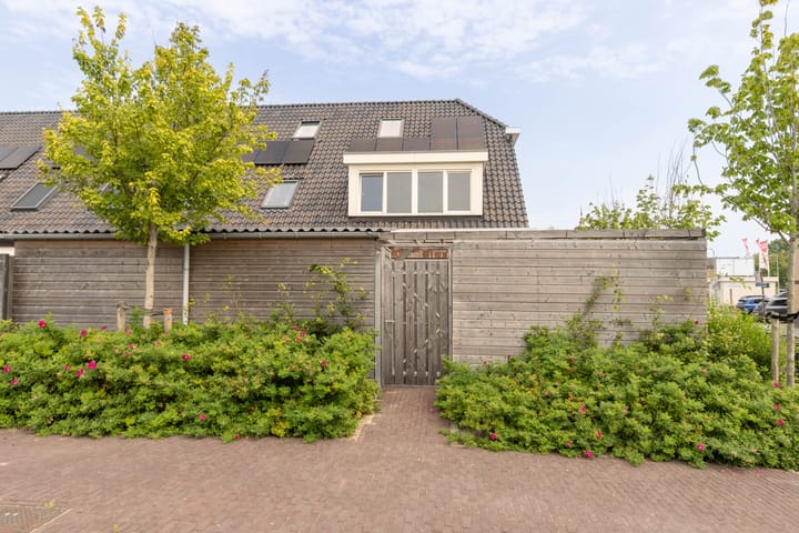 Photo 36 of Dokter Stapenséastraat 24