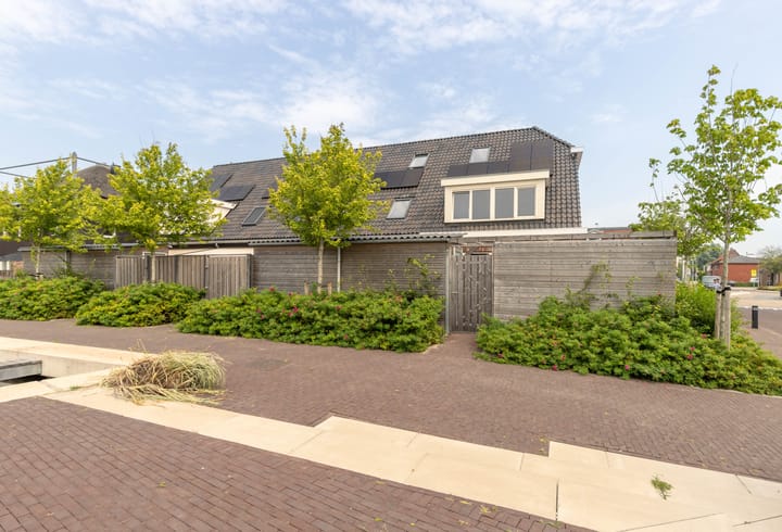 Photo 37 of Dokter Stapenséastraat 24