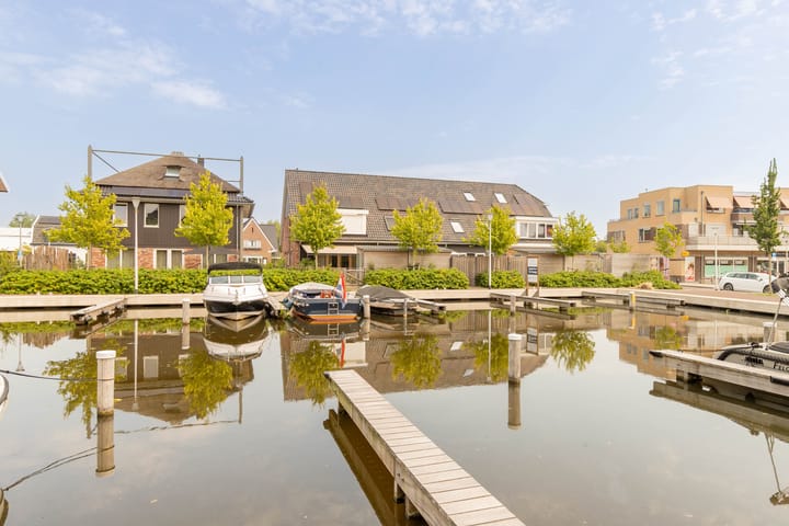 Photo 39 of Dokter Stapenséastraat 24