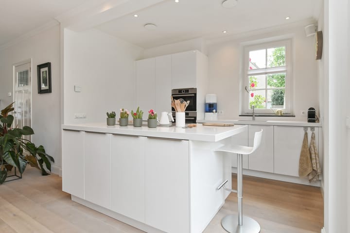 Photo 9 of Jan van Heelustraat 2