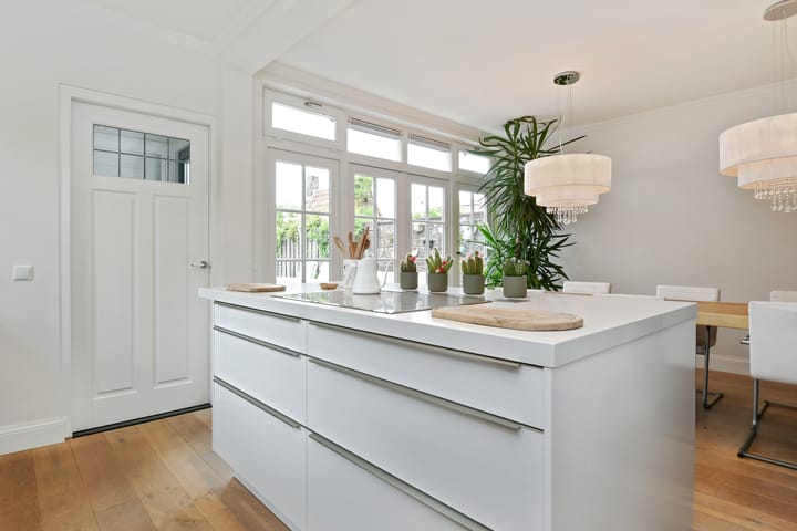 Photo 11 of Jan van Heelustraat 2