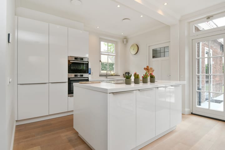 Photo 8 of Jan van Heelustraat 2