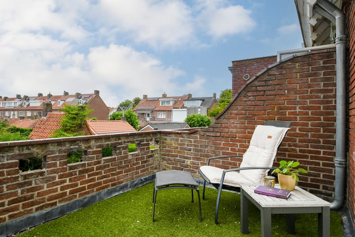 Photo 25 of Jan van Heelustraat 2