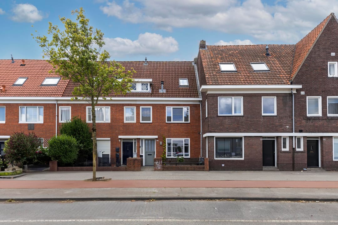 Photo 46 of Zeelsterstraat 215