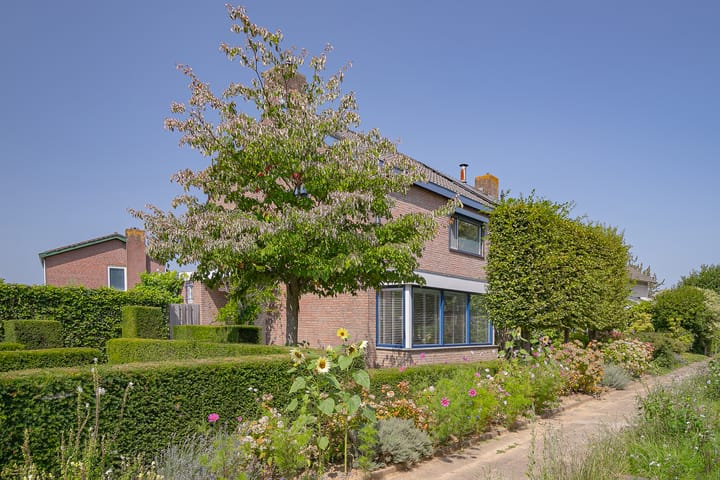 Photo 1 of Willem-Alexanderstraat 2