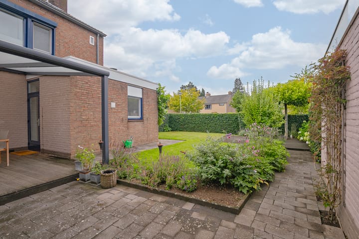 Photo 18 of Willem-Alexanderstraat 2