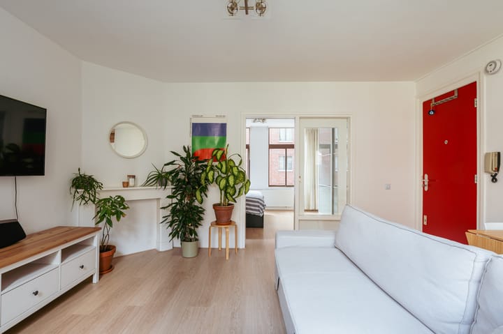 Photo 3 of Van Houweningenstraat 72-1