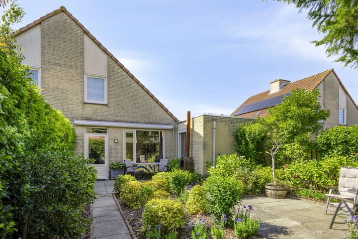 Photo 28 of Meester van Goerlestraat 14