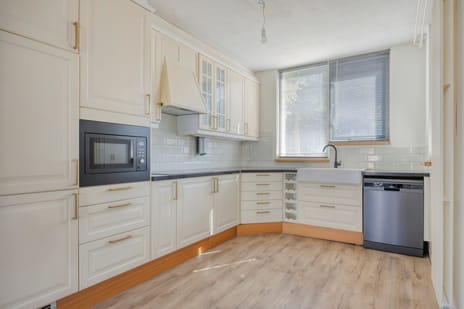 Sering 136 secondary image