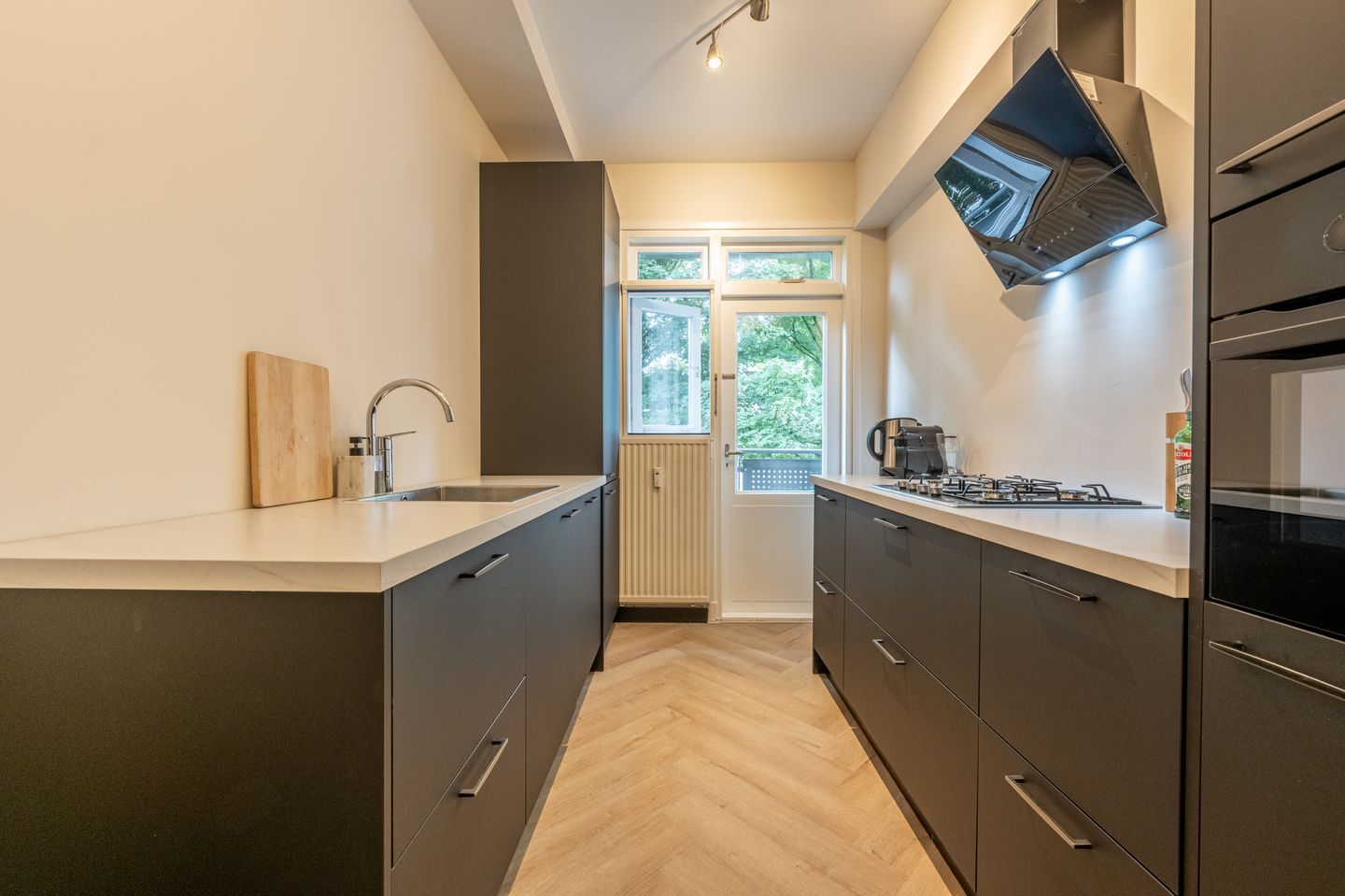 Photo 10 of Nieuwe Binnenweg 90-02L