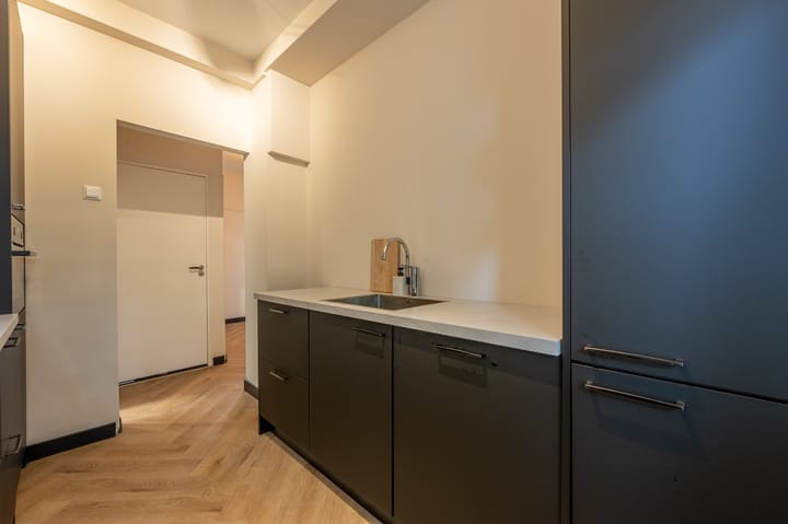 Photo 12 of Nieuwe Binnenweg 90-02L