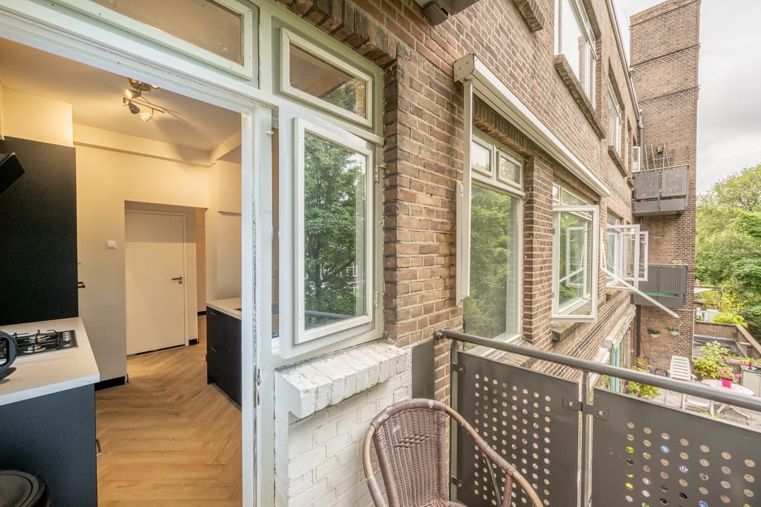 Photo 13 of Nieuwe Binnenweg 90-02L