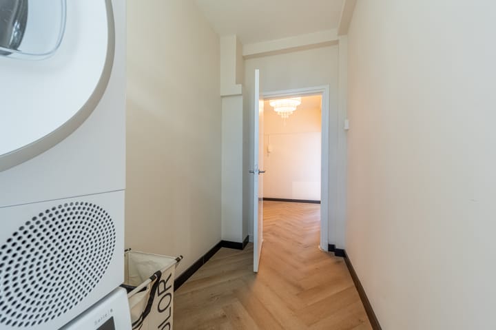 Photo 20 of Nieuwe Binnenweg 90-02L