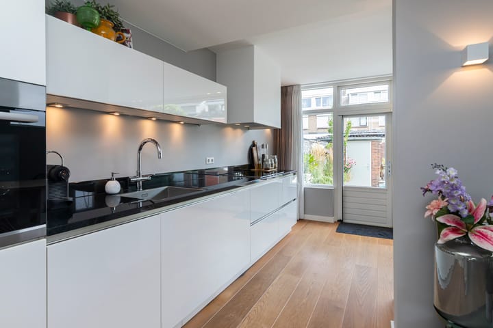 Foto 13 van Wassenaarstraat 12