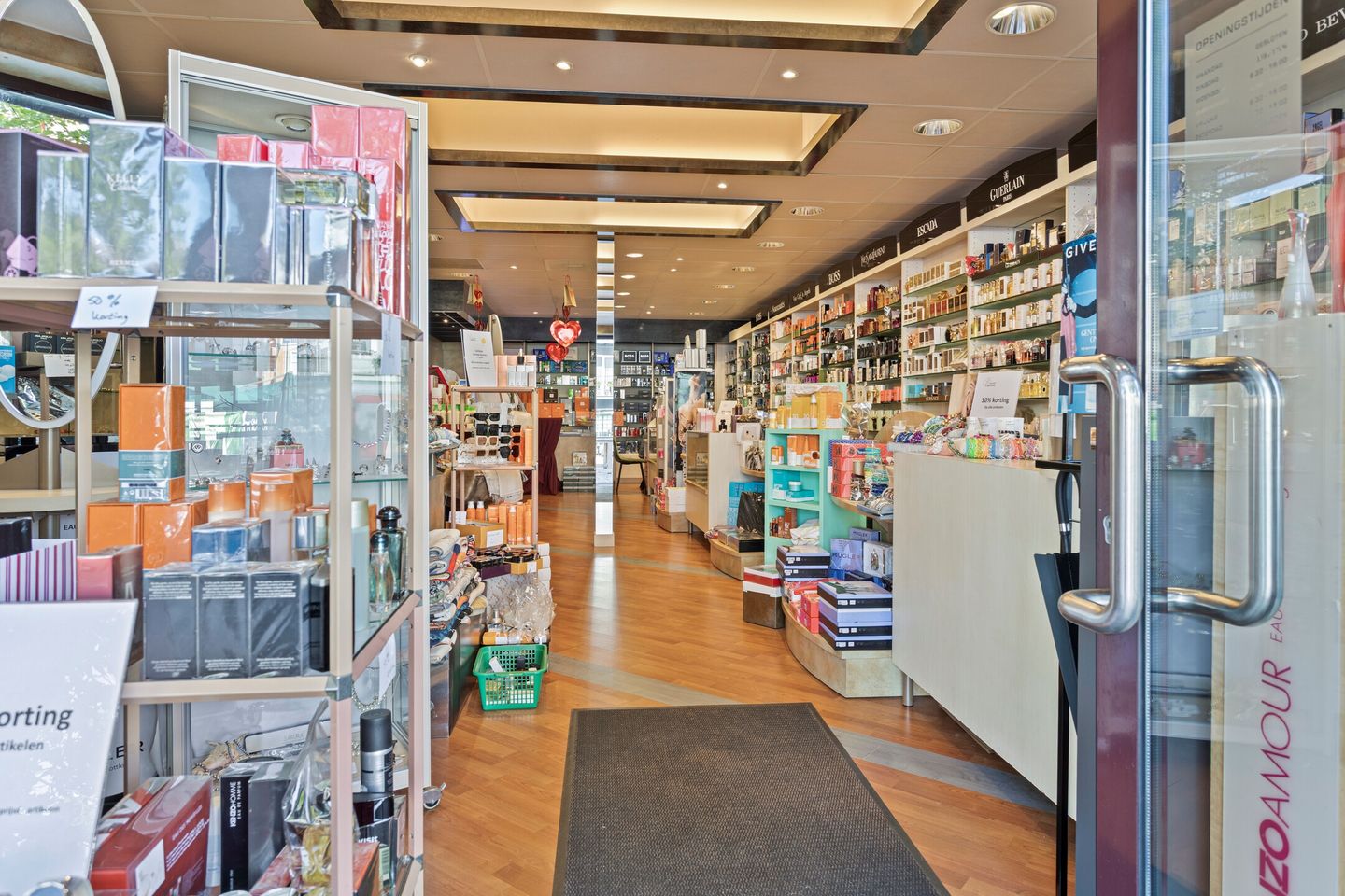 View photo 3 of Markt 17
