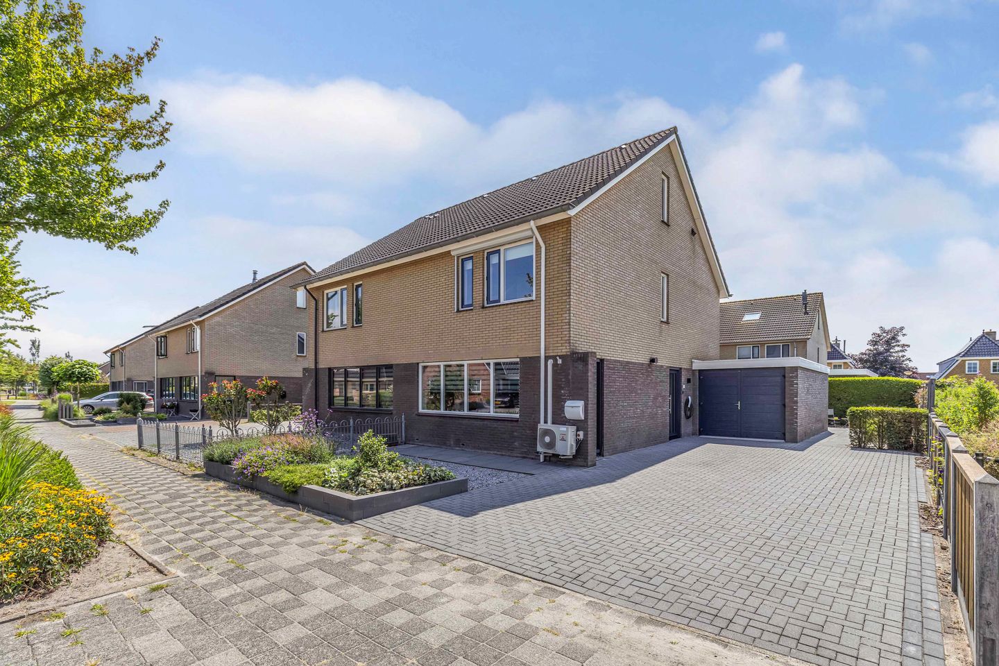 Foto 1 van Intang 12