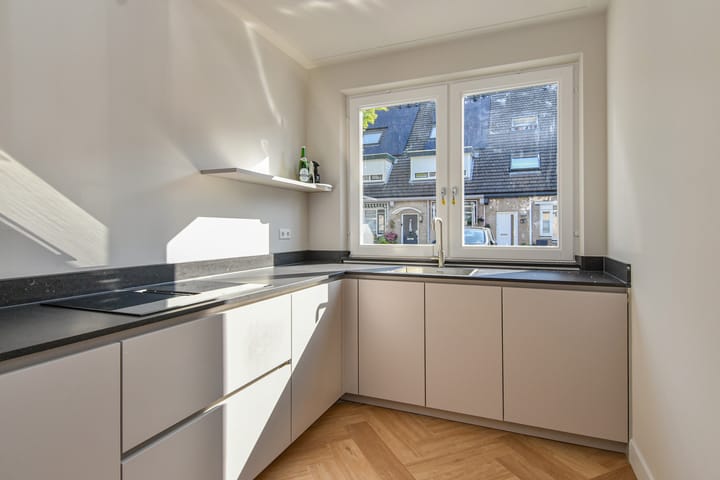 Photo 13 of Dr. R.J. Fruinstraat 50