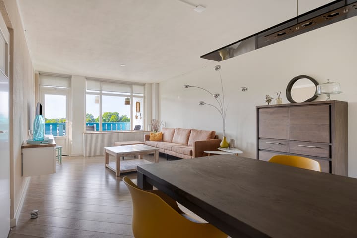 Photo 9 of Lauwerszeeweg 19