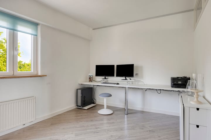 Photo 12 of Lauwerszeeweg 19