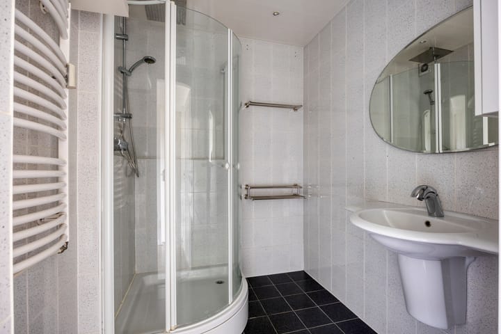 Photo 21 of Lauwerszeeweg 19