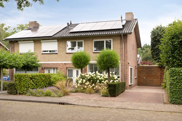 Foto 1 van Van Veldekestraat 2