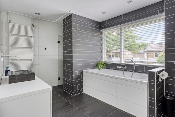 Foto 32 van Van Veldekestraat 2