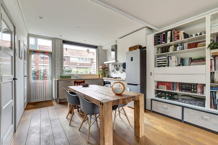 Photo 8 of Floresstraat 87