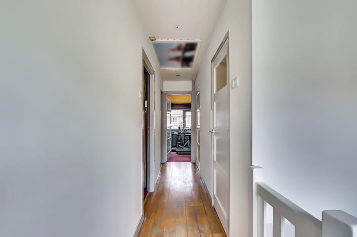 Photo 11 of Floresstraat 87