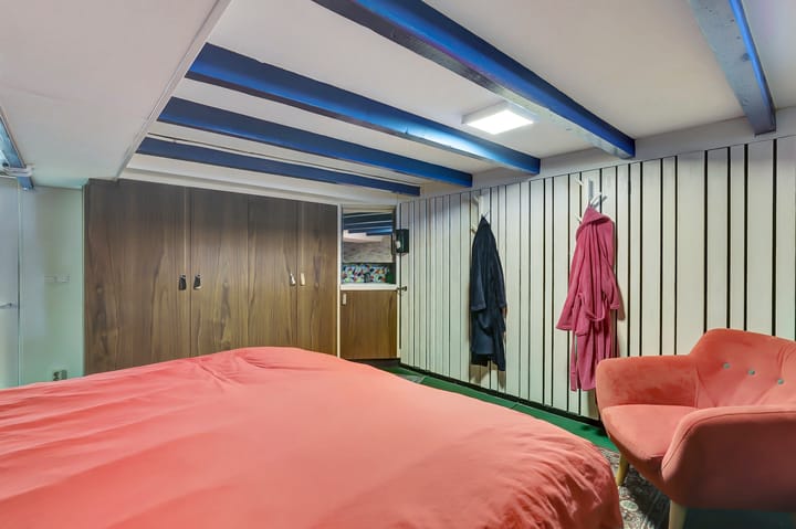 Photo 12 of Floresstraat 87