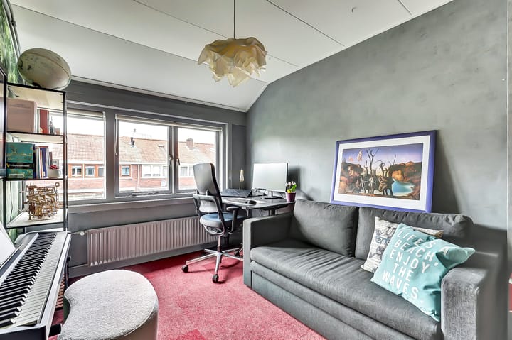 Photo 14 of Floresstraat 87