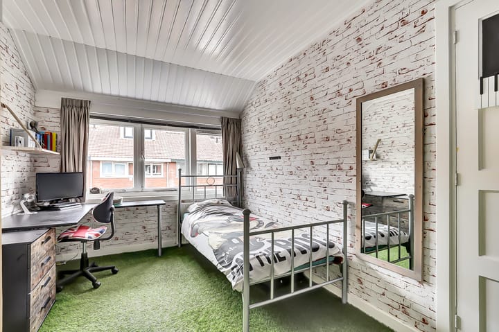 Photo 18 of Floresstraat 87