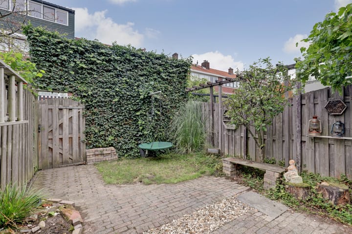 Photo 27 of Floresstraat 87