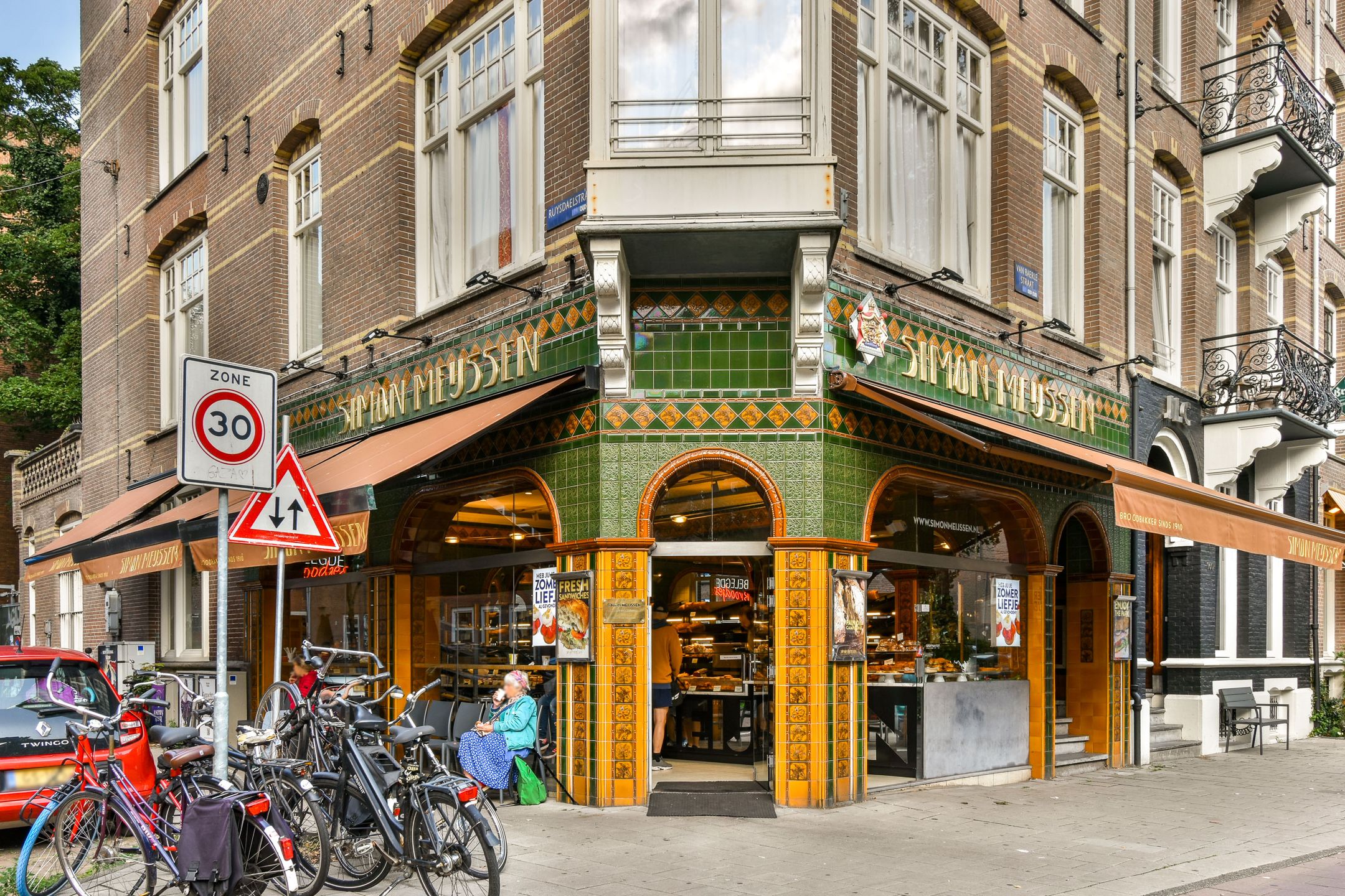 Foto 36 van Ruysdaelstraat 49-E8